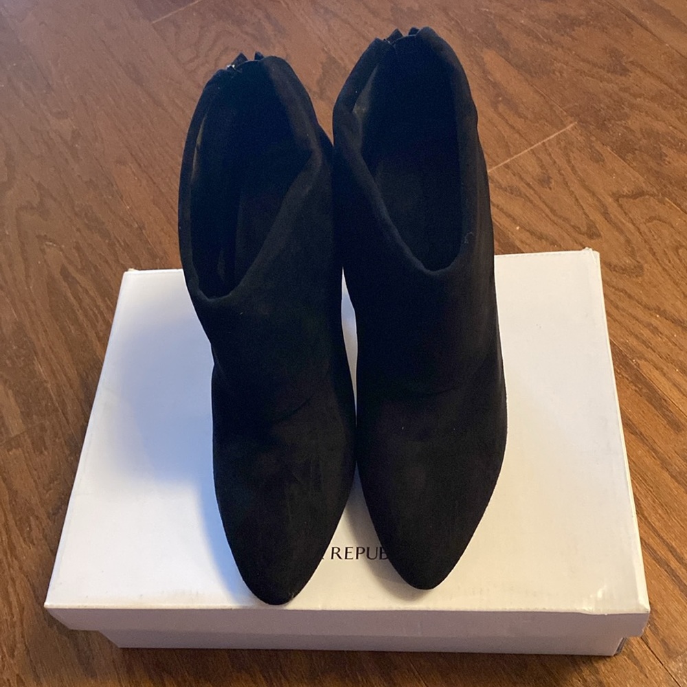 NIB Banana Republic Black Suede Booties, Size 9.5, 4” heels, beautiful shoes - Picture 2 of 8